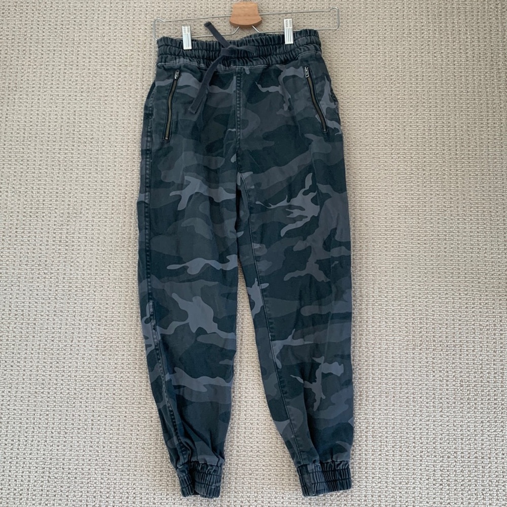 TNA Women's sweatpants size XS capri length